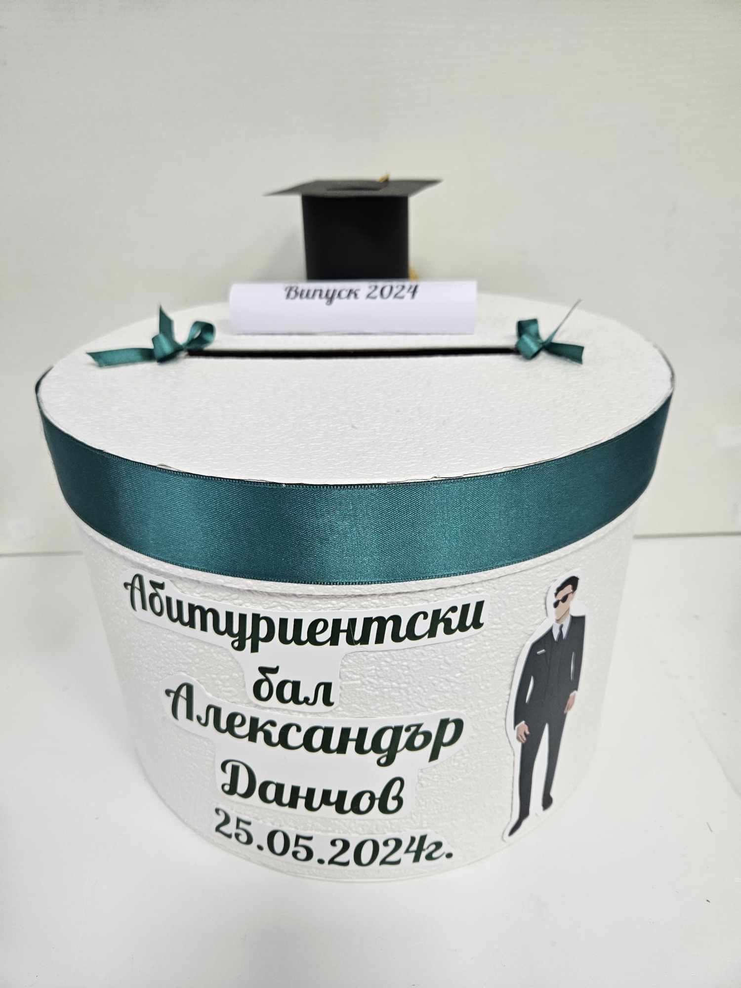 Добри онлайн магазини за неща за абитуриентски бал