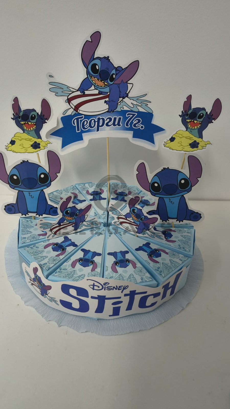 Картонена торта с лакомства - Стич - Image 2